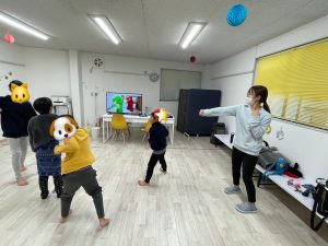 体操に参加する子ども達