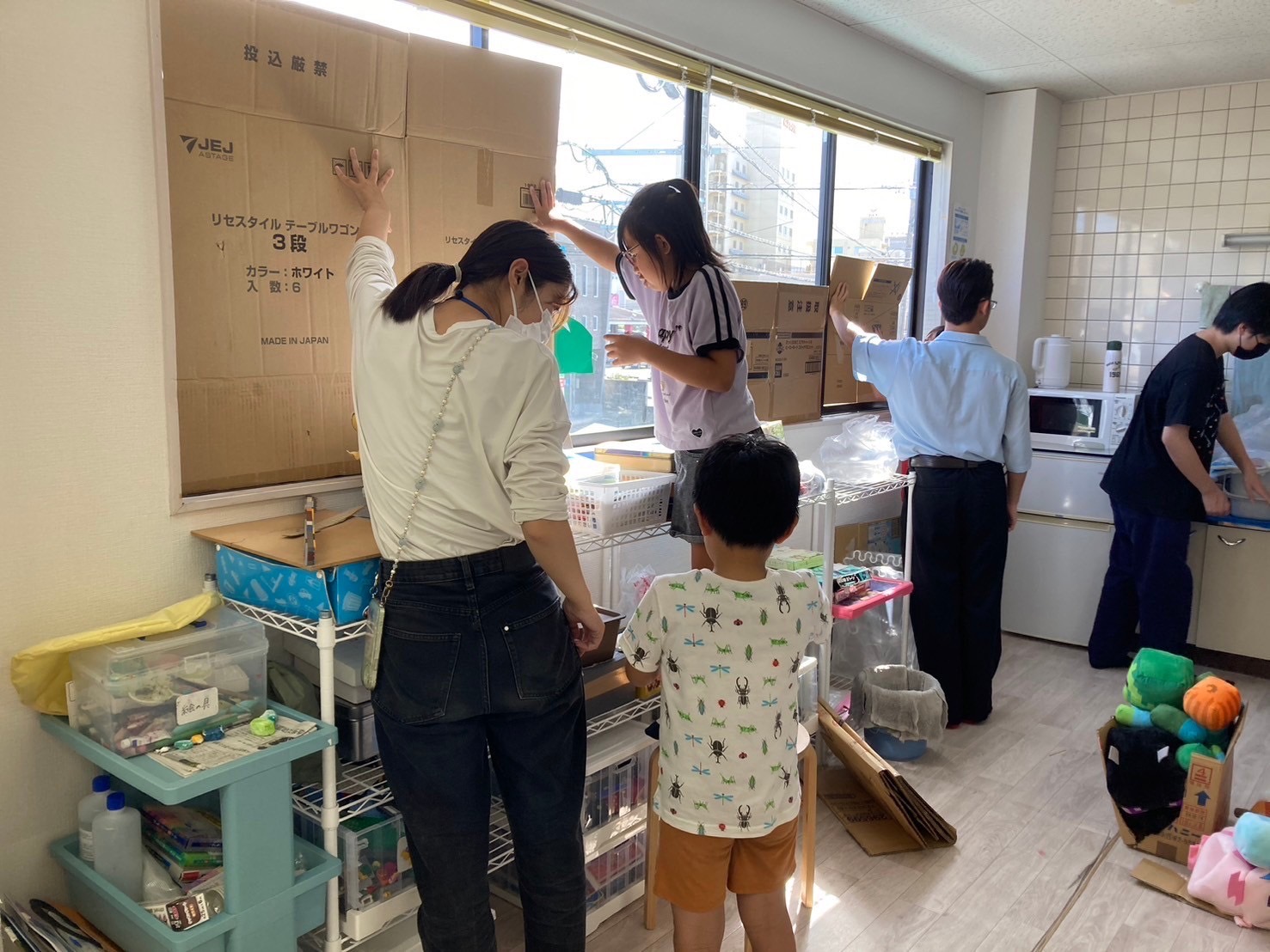 台風対策_ダンボール貼り