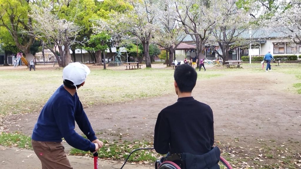 ペットボトルロケットづくりの様子